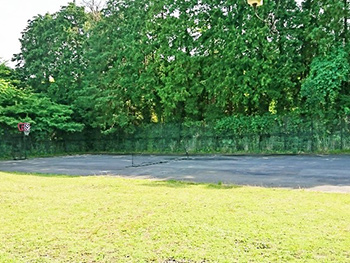 スポーツ広場（バスケ、テニスなど）
