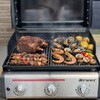 大型グリルで本格BBQ料理を