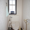 トイレは一階と二階にあります。