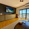 リビングルームから海を一望