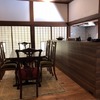 ダイニングにはイギリスのアンティーク家具