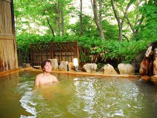 マイナスイオンたっぷりの貸切露天でゆったり贅沢な時間を