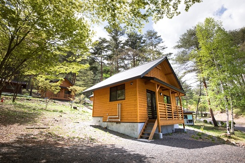 出展：やぶはら高原こだまの森キャンプ場　キャビン